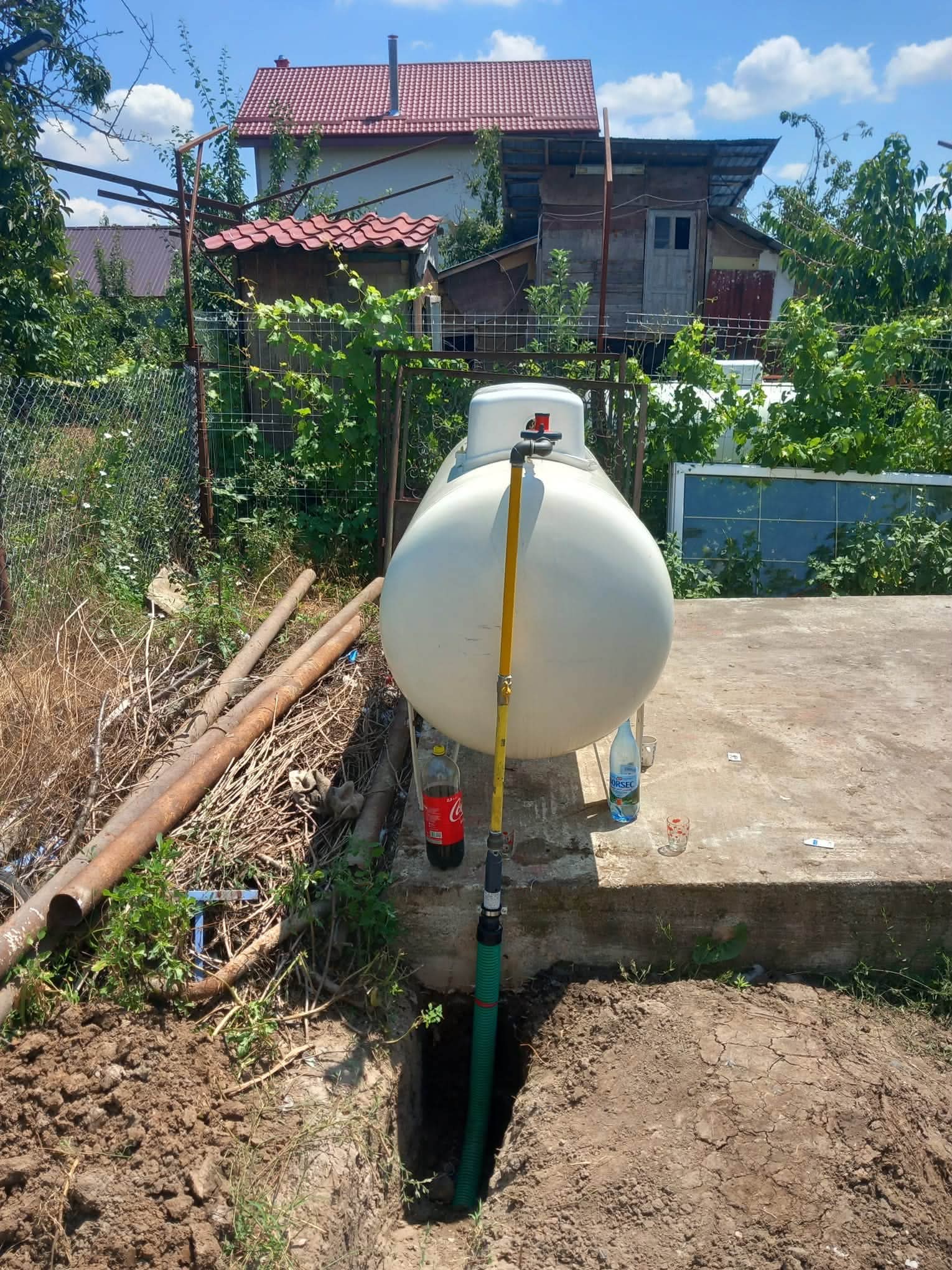 Rezervor propan suprateran instalat la o locuință în România