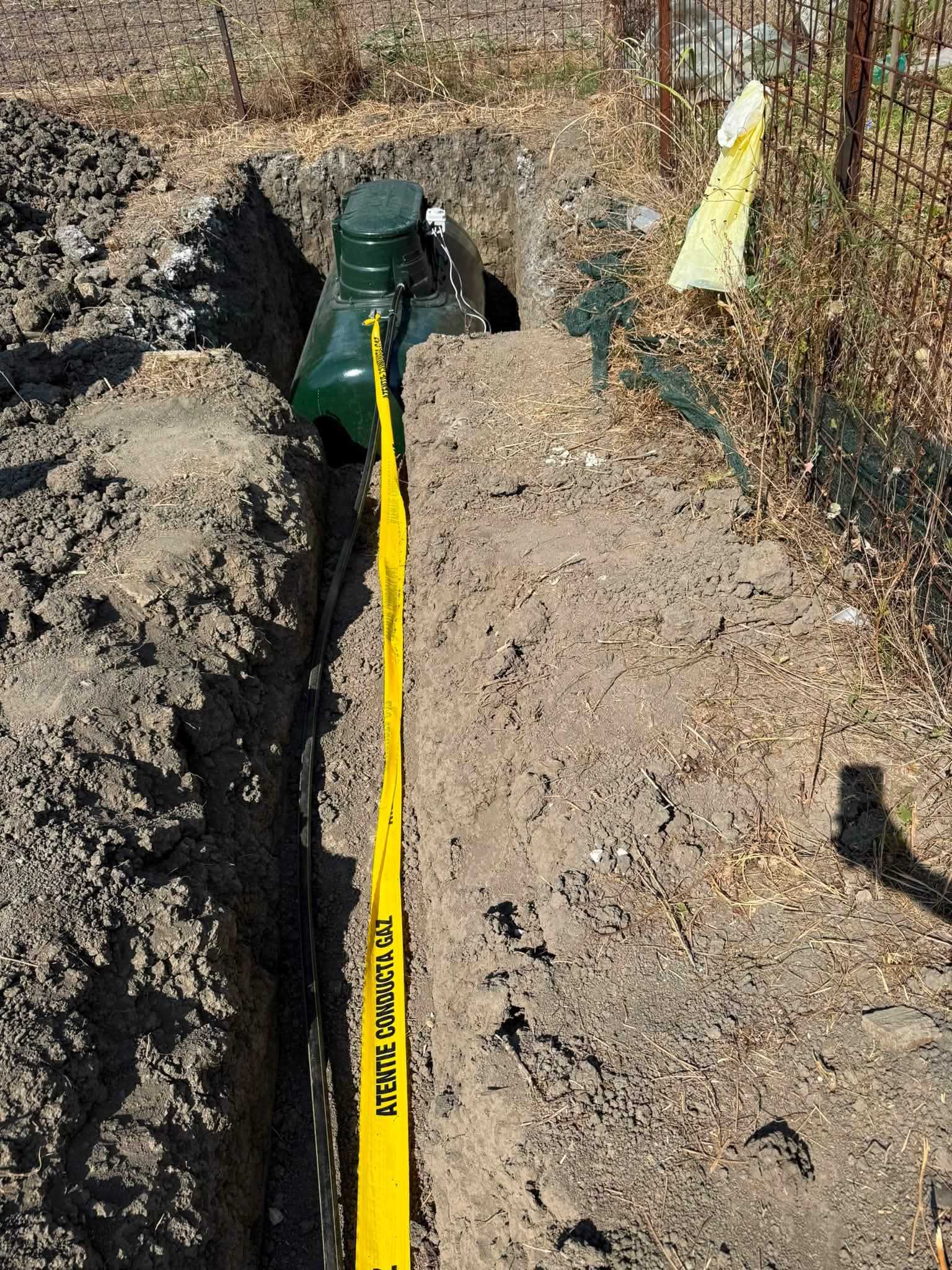 Instalare rezervor subteran cu conductă de gaz